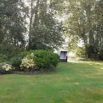 Op-england-i-mit-terrasse-grossem-garten