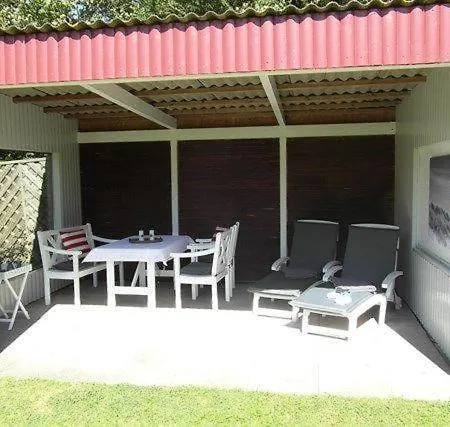 Op-england-i-mit-terrasse-grossem-garten Apartment Nordstrand