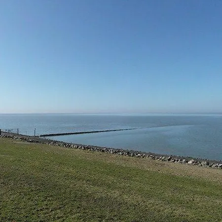 Op-england-i-mit-terrasse-grossem-garten *